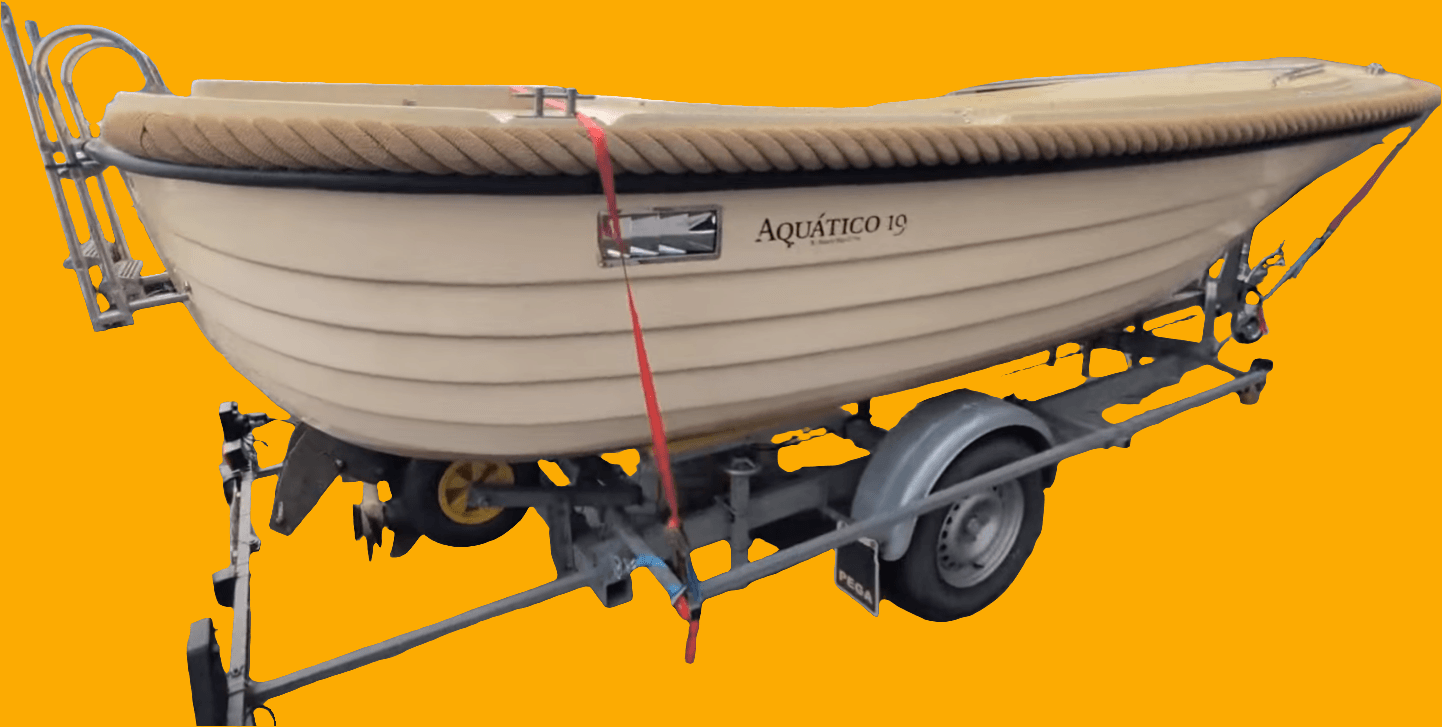 Pega Z-Liner Exclusive/ Z1150/520 geremde boottrailer met Aquático 19 sloep, geschikt voor boten tot 1.150 kg, inclusief uitschuifbare verlichtingsbalk.