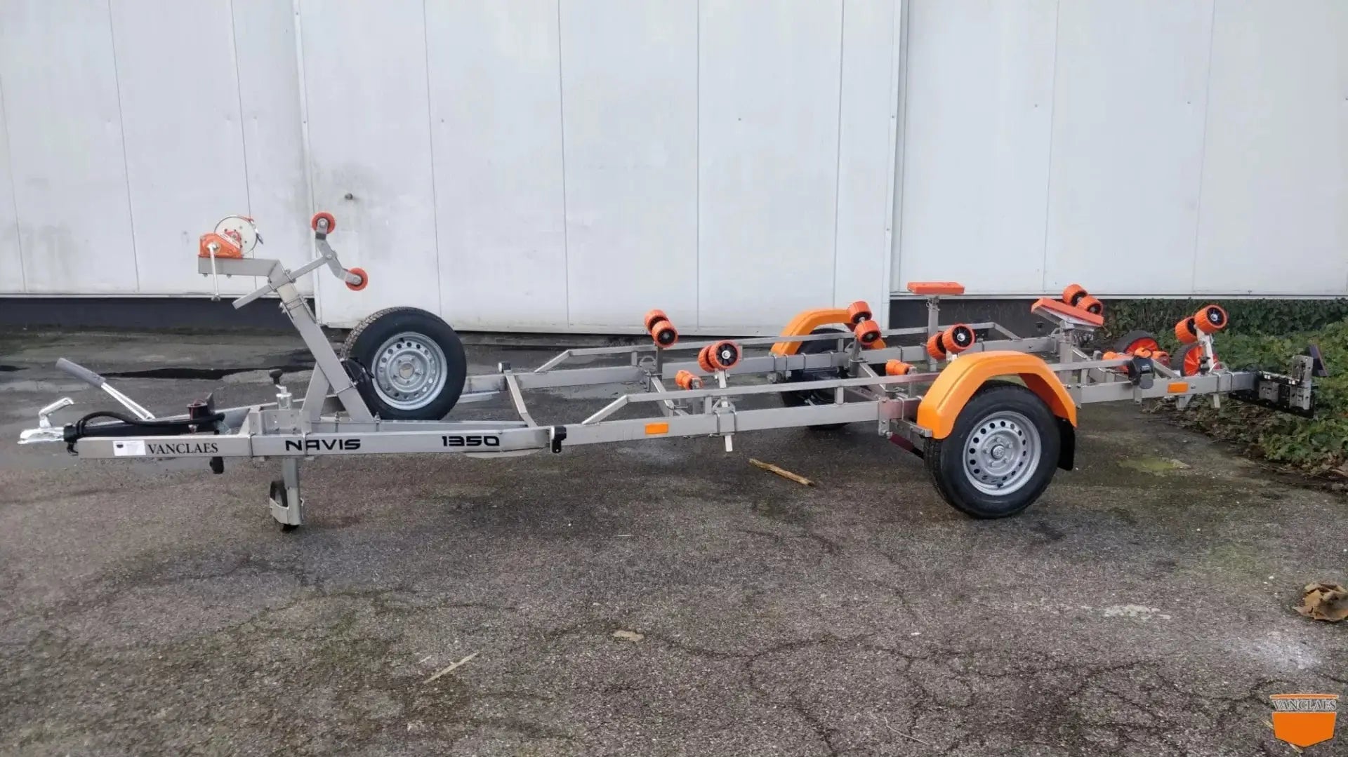 Van Claes Navis 1350 550 geremd 1 as - Marinaut