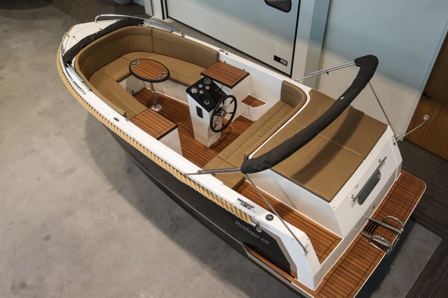 Reitdieper 635 Tender