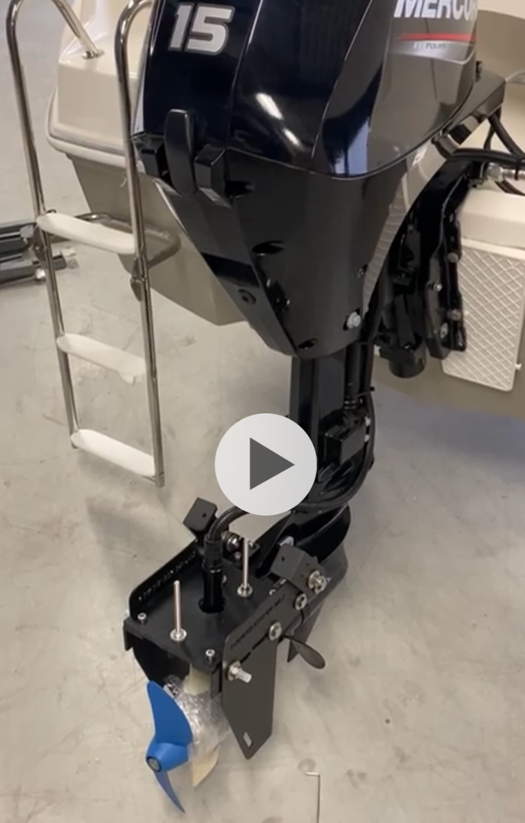 Hybride varen met dubbelroer en elektrische pod motor