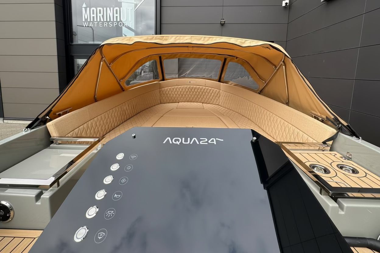 Aqua 24 T7 700 tender
