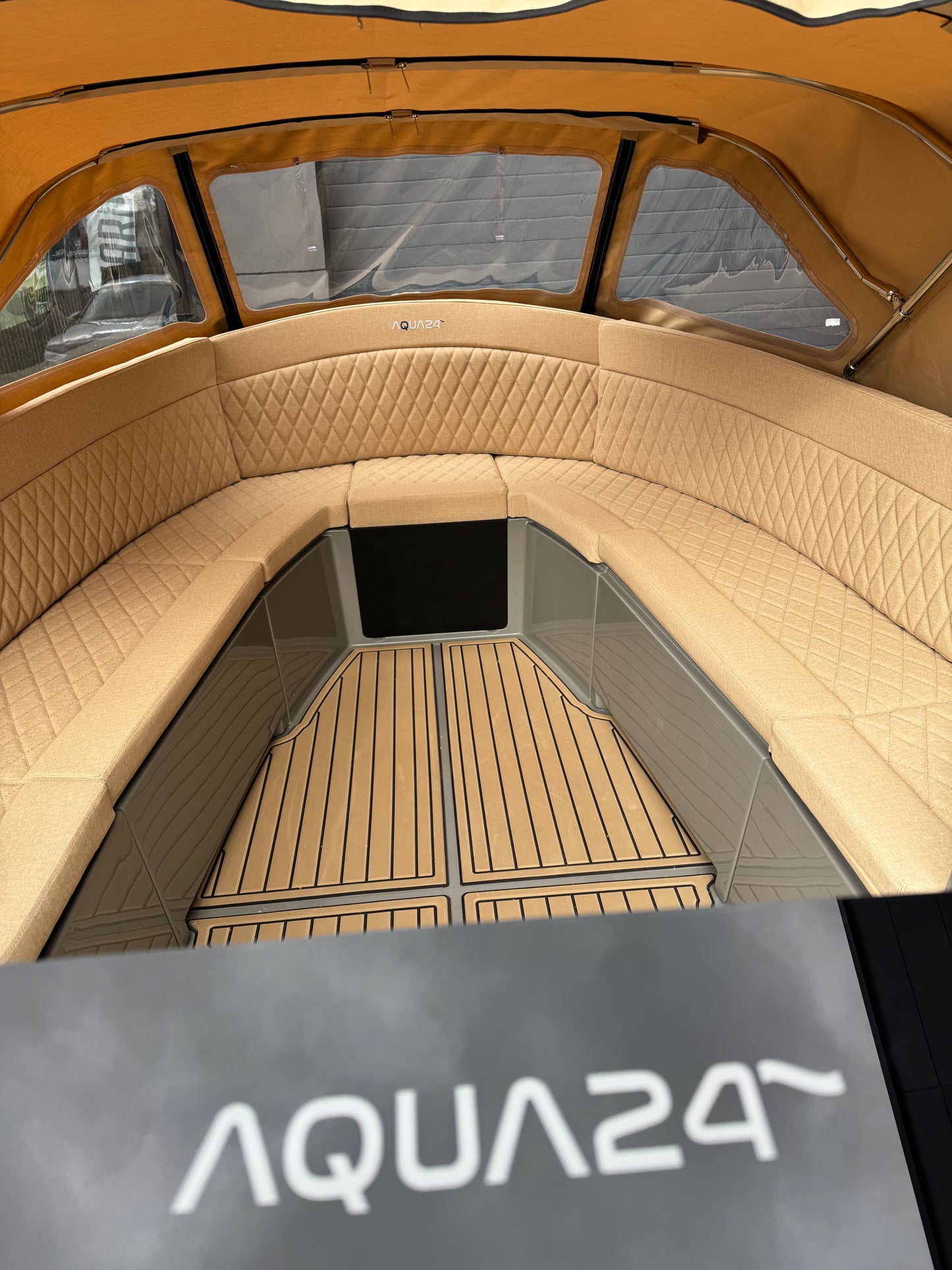 Aqua 24 T7 700 tender