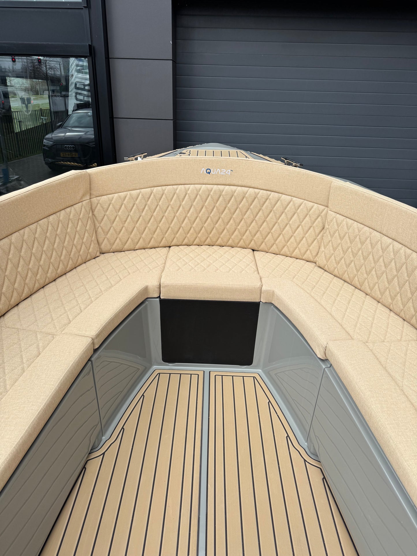 Aqua 24 T7 700 tender