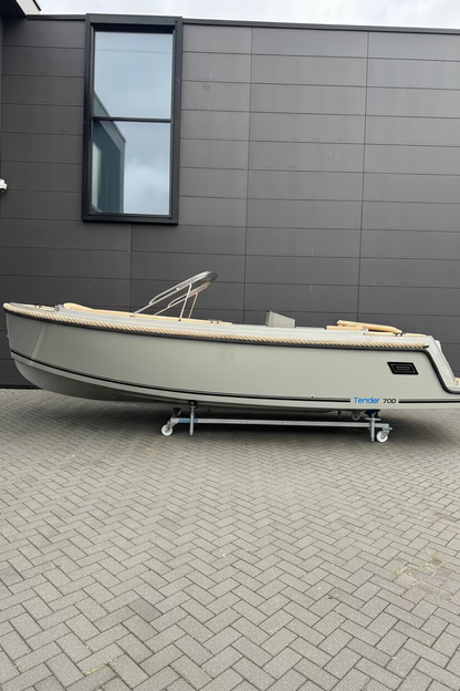 Aqua 24 T7 700 tender