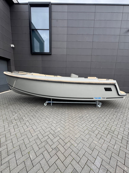 Aqua 24 T7 700 tender