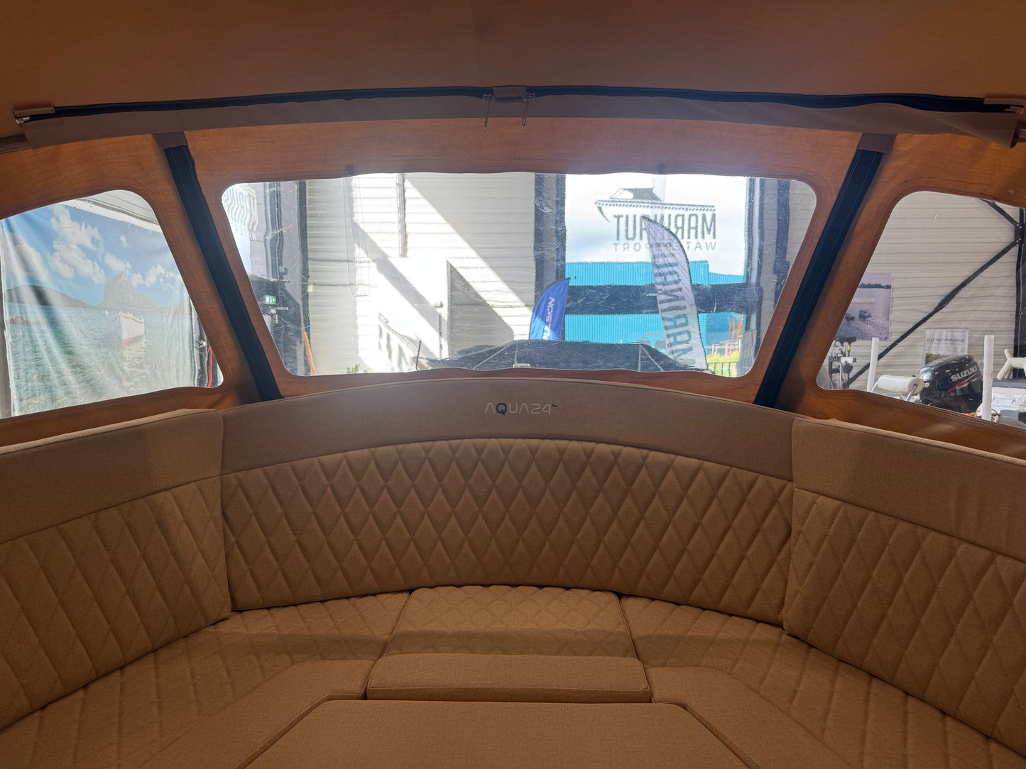 Aqua 24 T7 700 tender