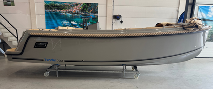 Aqua 24 T7 700 tender