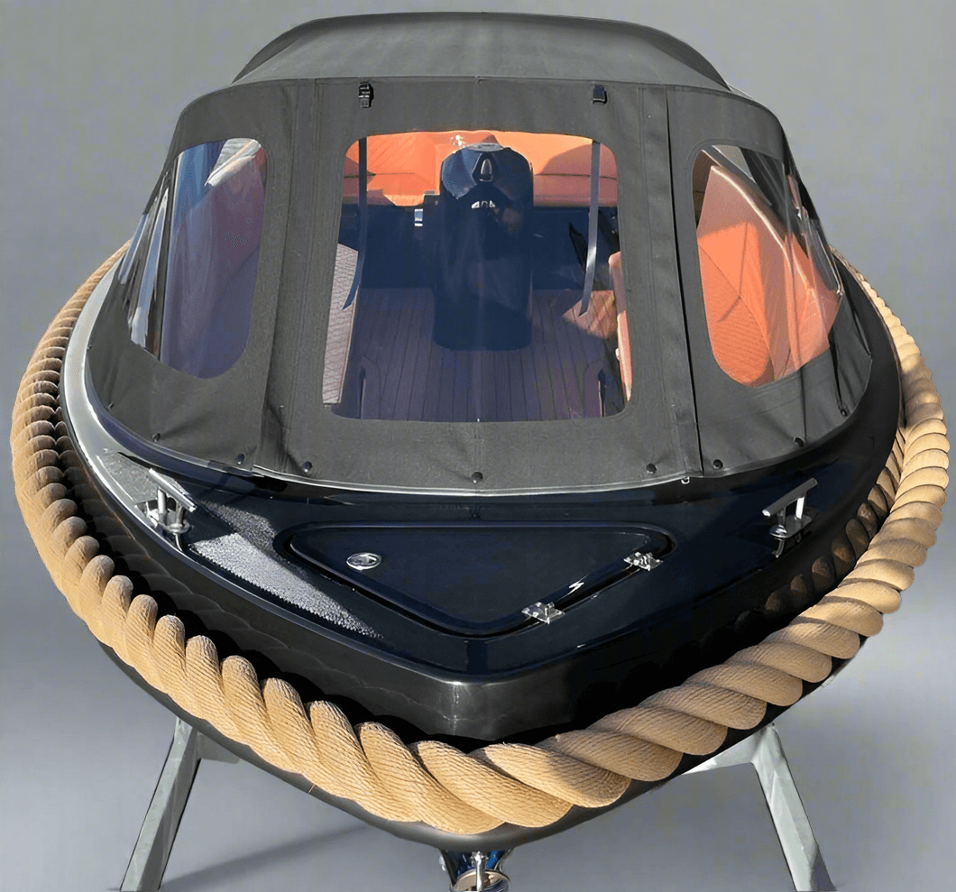 Vooraanzicht Lago Amore 565 tendersloep met gesloten buiskap