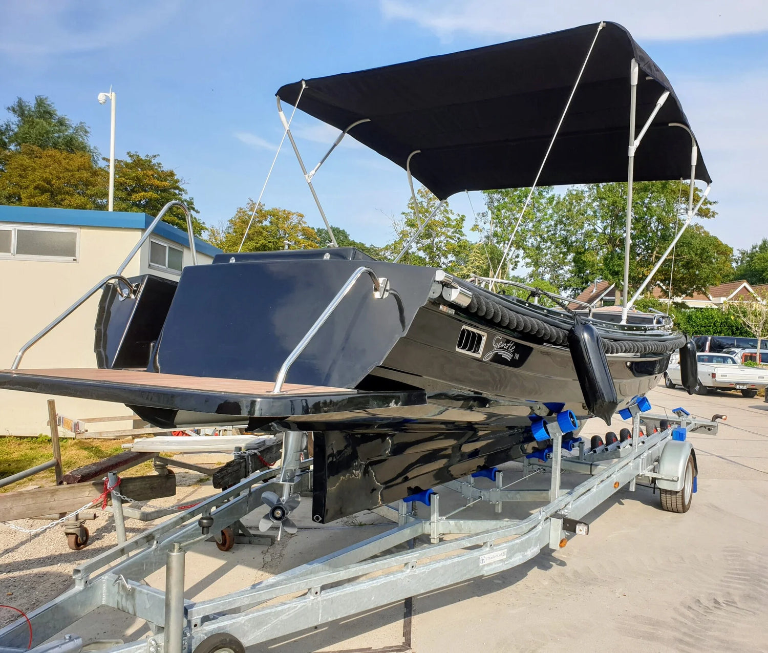 Boottrailer tot 1.380 kilogram en 6,9 meter geremd Knott1800 - Marinaut 