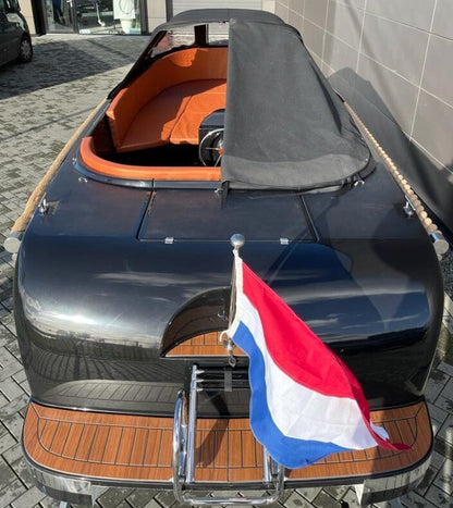 Lago Amore 565 met deels geopend grijs kuipzeil